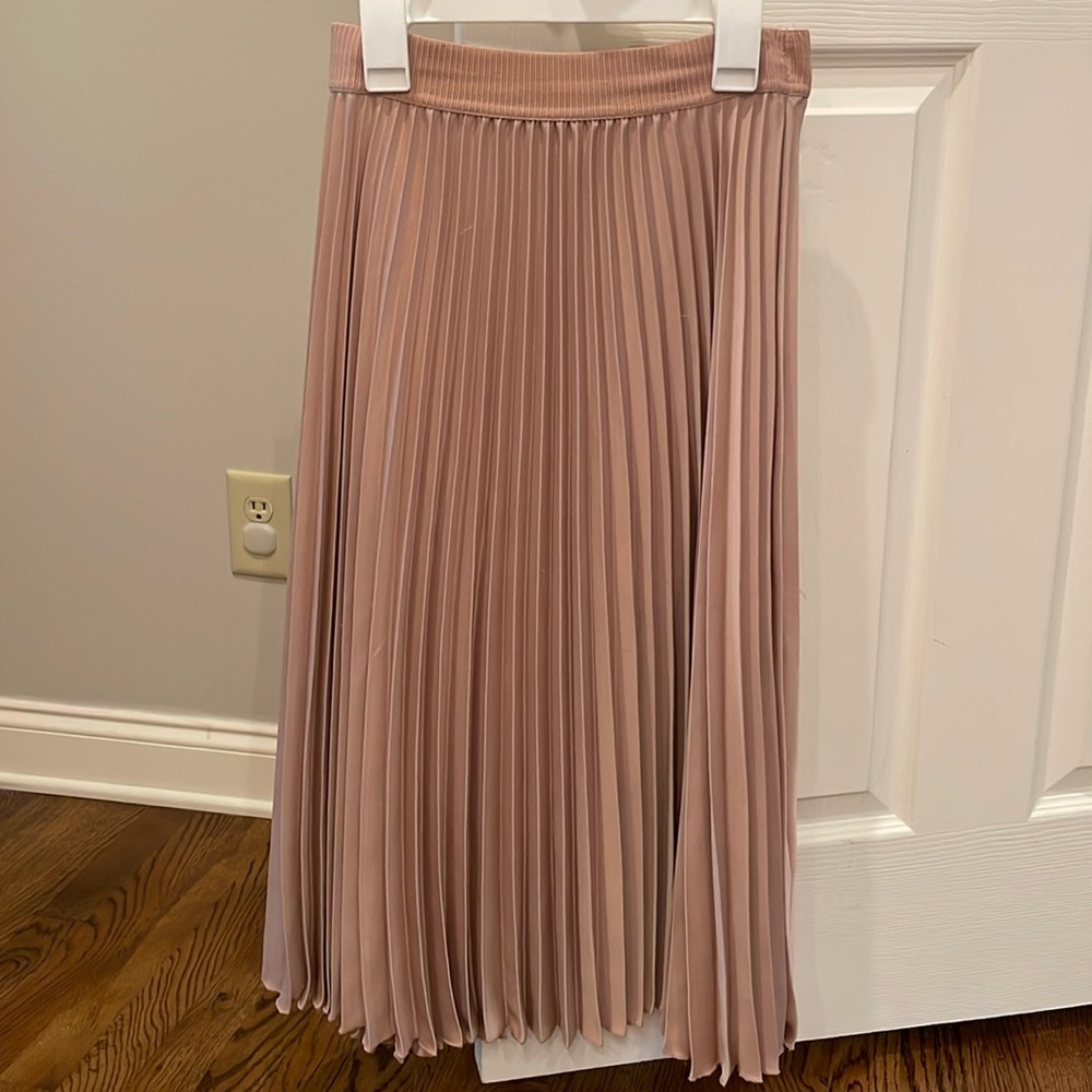 H&M accordion midi skirt | size 6 (small)
